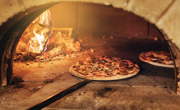 TOP 10 PIZZERIE: DOVE GUSTARE LE PIÙ BUONE PIZZE NEL GARDA TRENTINO Autunno Consigli Estate Inverno Primavera  