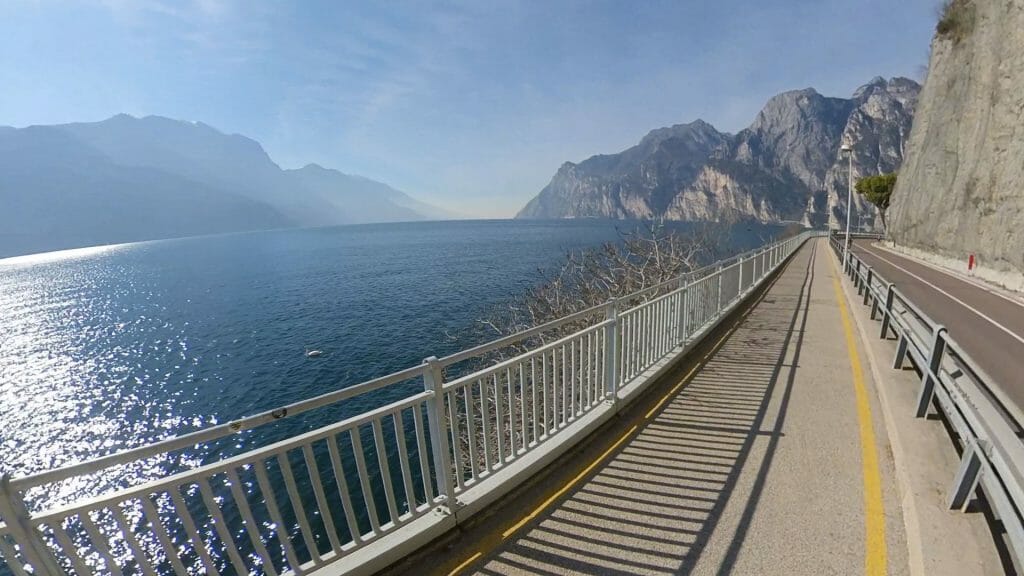 Fahrräder und Fähren: Die perfekte Kombination, um den Garda Trentino zu entdecken Sommer Tipps  