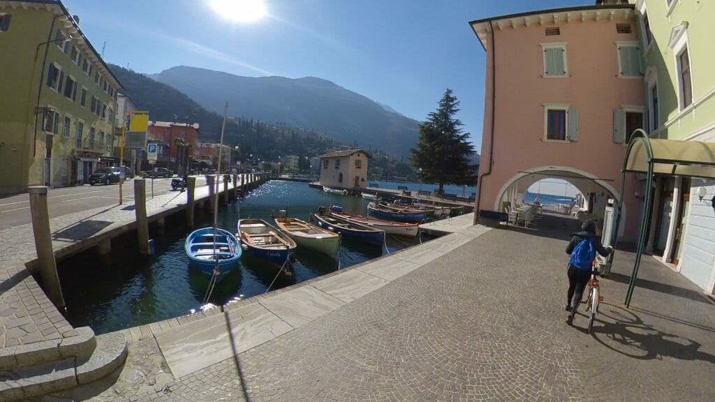 Bici e traghetto: il binomio perfetto per scoprire il Lago di Garda Trentino Consigli Estate Più letti  