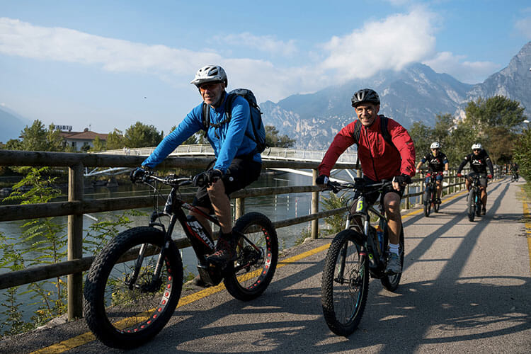 E-bike: pedalando sul Lago di Garda con la bici elettrica Autunno Outdoor Più letti  